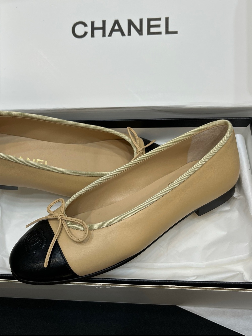 CHANEL 💗Beige and Black Cap Toe Ballet Flats with Bow - Picture 7 of 8